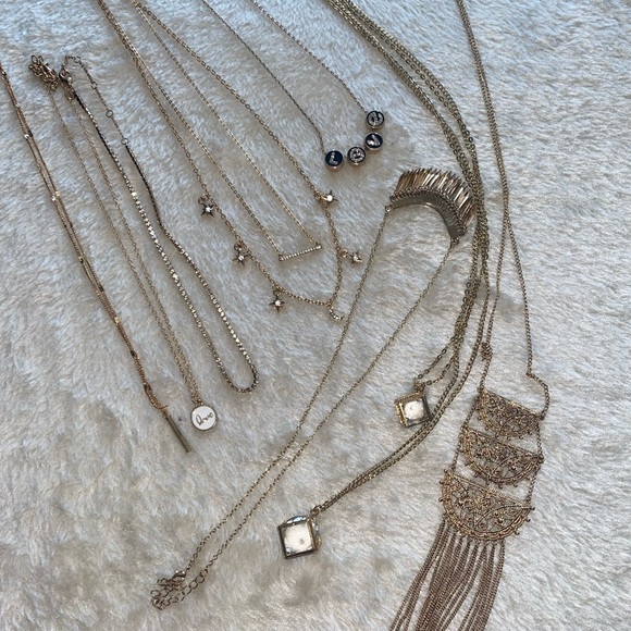 Jewelry box clearance: An assortment of bracelets and necklaces! - Picture 3 of 8